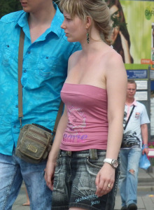 Candid busty girls caught at the streets